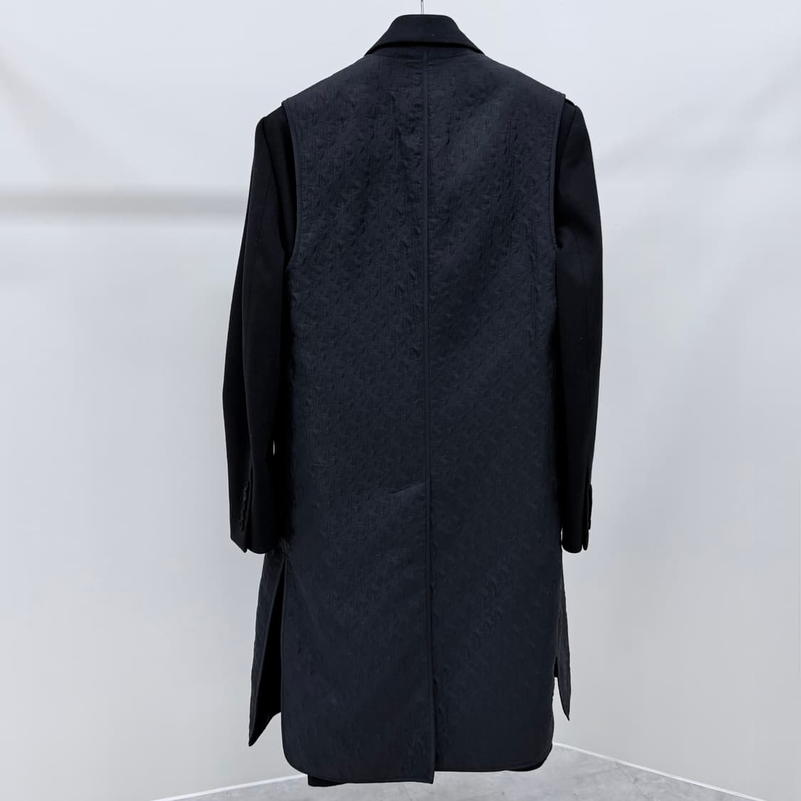 [S+급/50] 디올 런웨이 컬렉션 시그니처 코트 블랙 상품이미지3