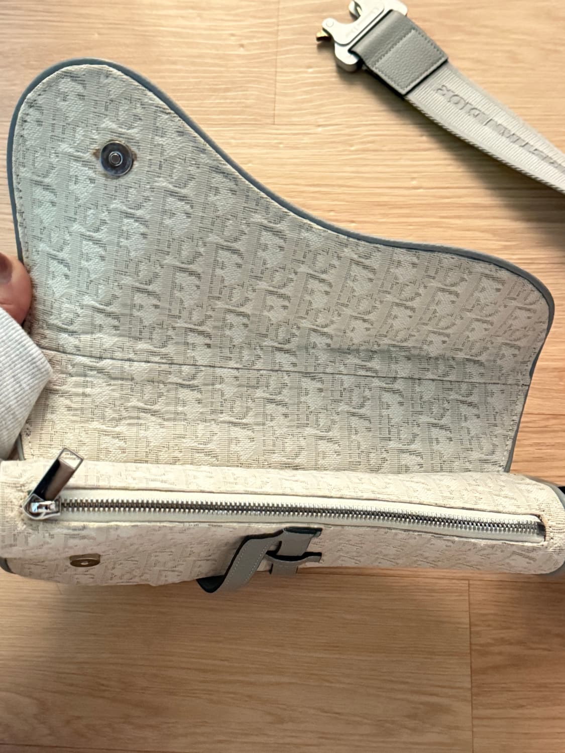 디올 오블리크 새들백 화이트 상품이미지6