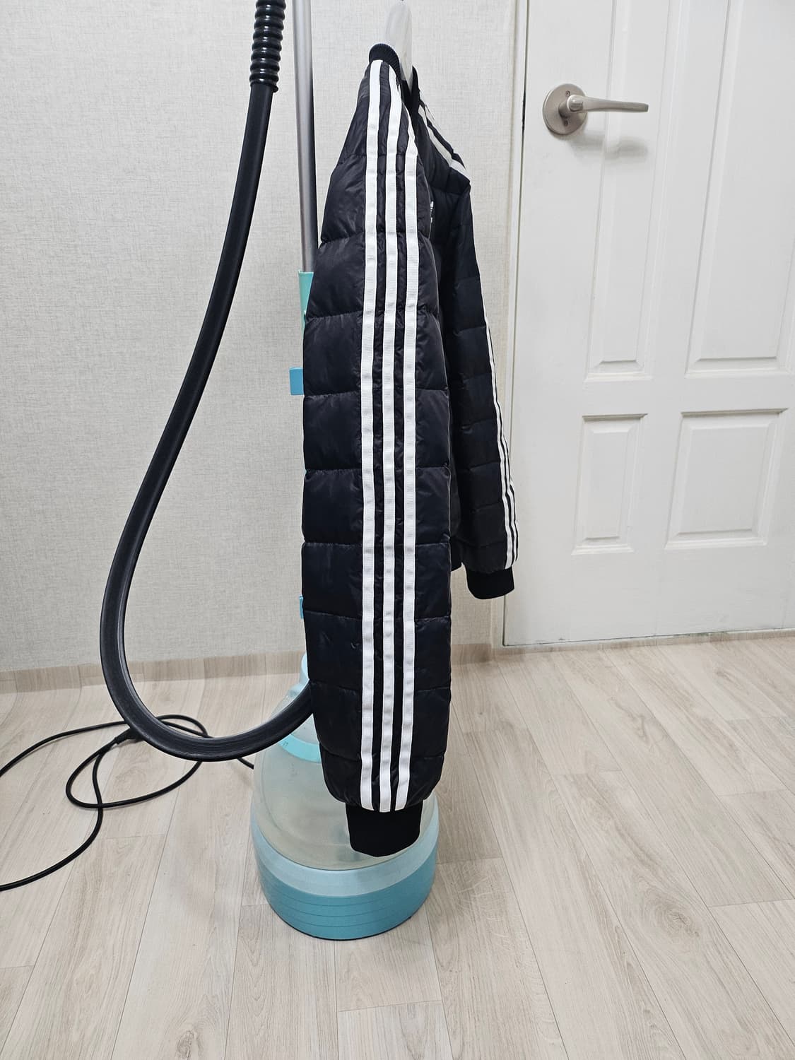 (95)M ☆초대장급☆ 아디다스 슈퍼스타 [검흰] 덕다운자켓 경량패딩 상품이미지5