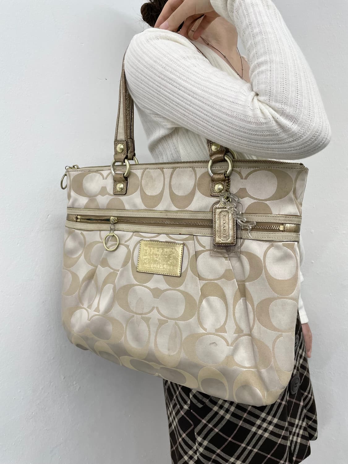 코치 시그니처 자카드 라지 숄더백 상품이미지1