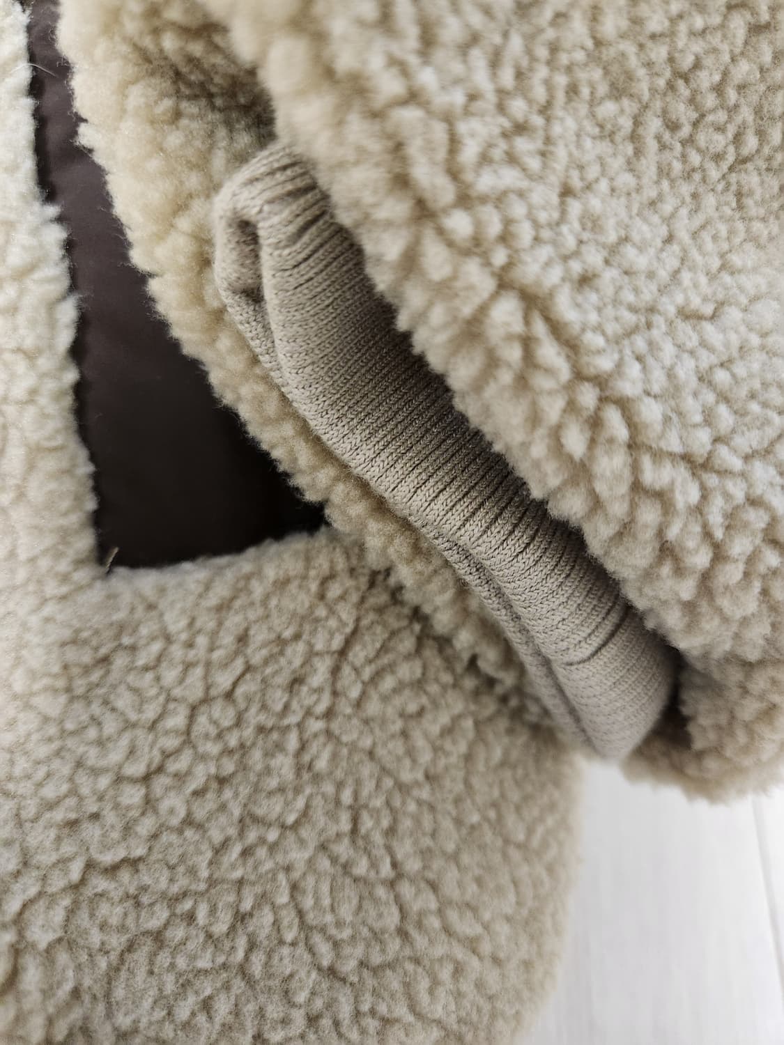 새상품급)아이더 여성 허그 토글 플리스 구스다운 숏패딩_DWW24555  상품이미지8