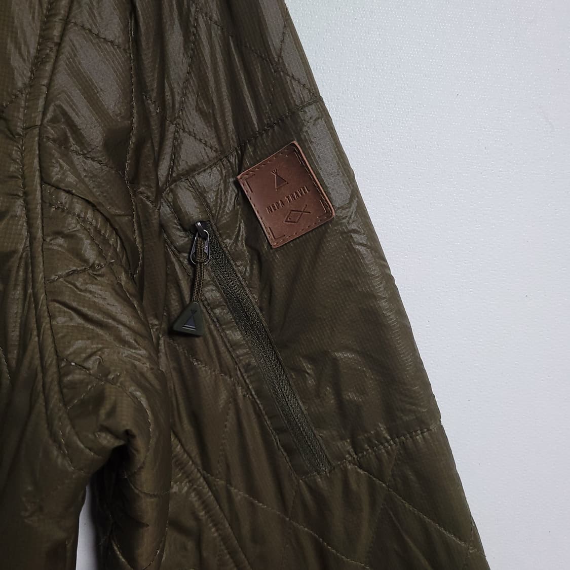 (95) NEPA 네파 다이아 퀼팅 점퍼 패딩 카키색 상품이미지2