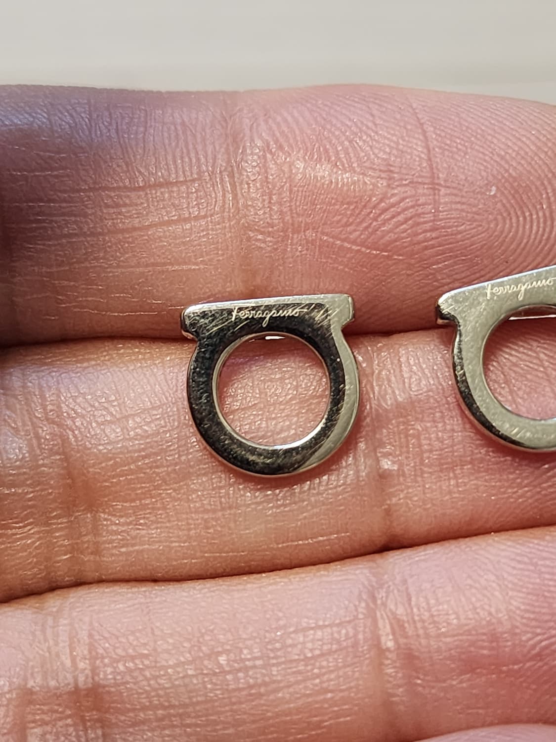 페라가모 간치니 로고 귀걸이  상품이미지6