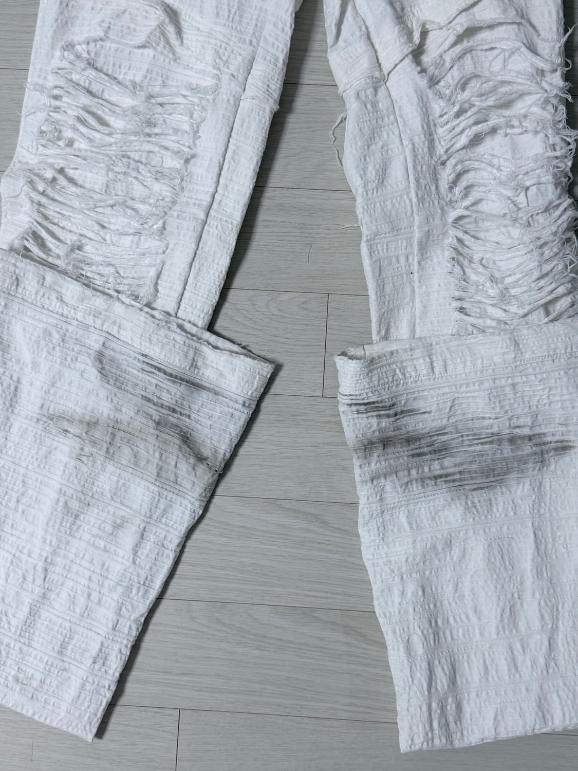 LECYTO 디스트레스드 화이트 크랙 팬츠 상품이미지4