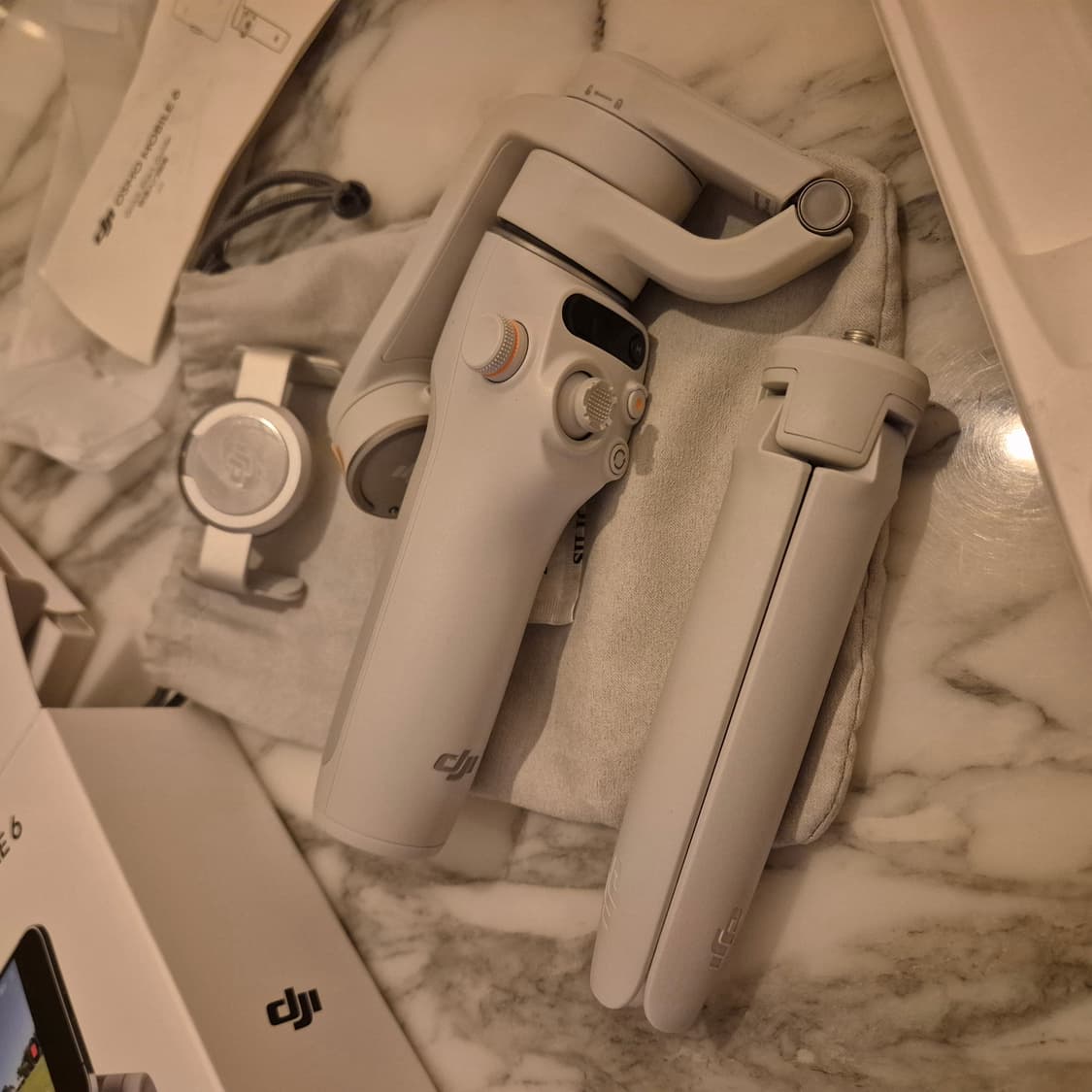 DJI 오즈모 모바일6 짐벌 셀카봉 유튜브 촬영 필수템 플래티넘 그레이  상품이미지4