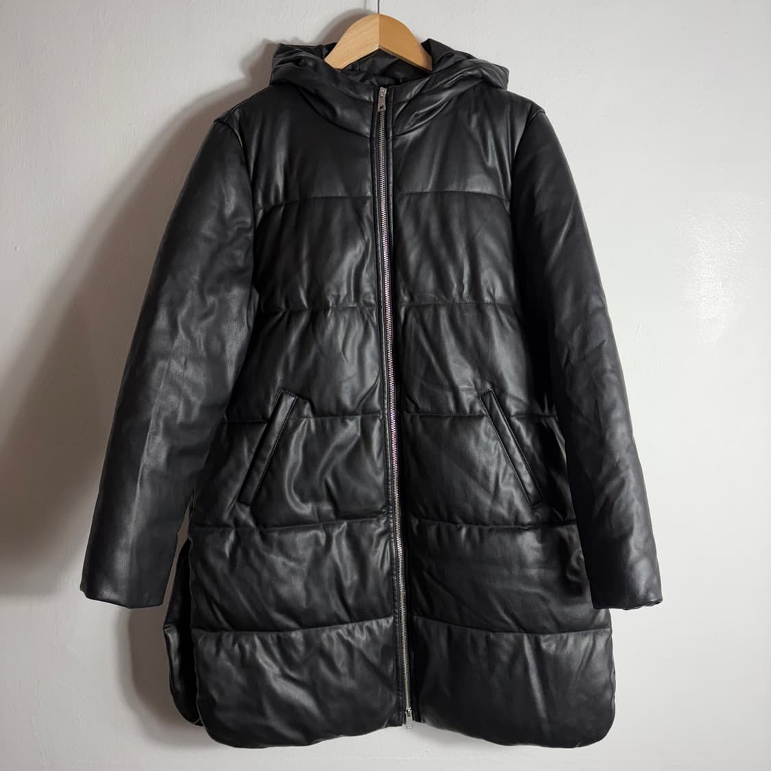 Levi's 여성용 블랙 인조 가죽 퀼팅 후드 패딩(L) 상품이미지1