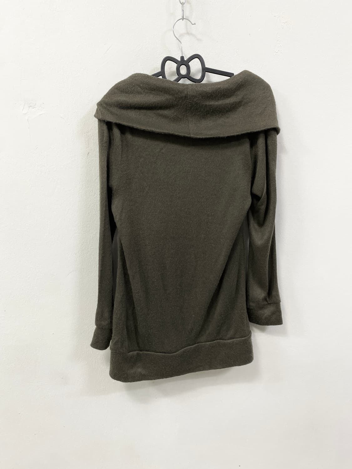 라떼갸루 코코아 폼폼이 오프숄더 니트 상품이미지6