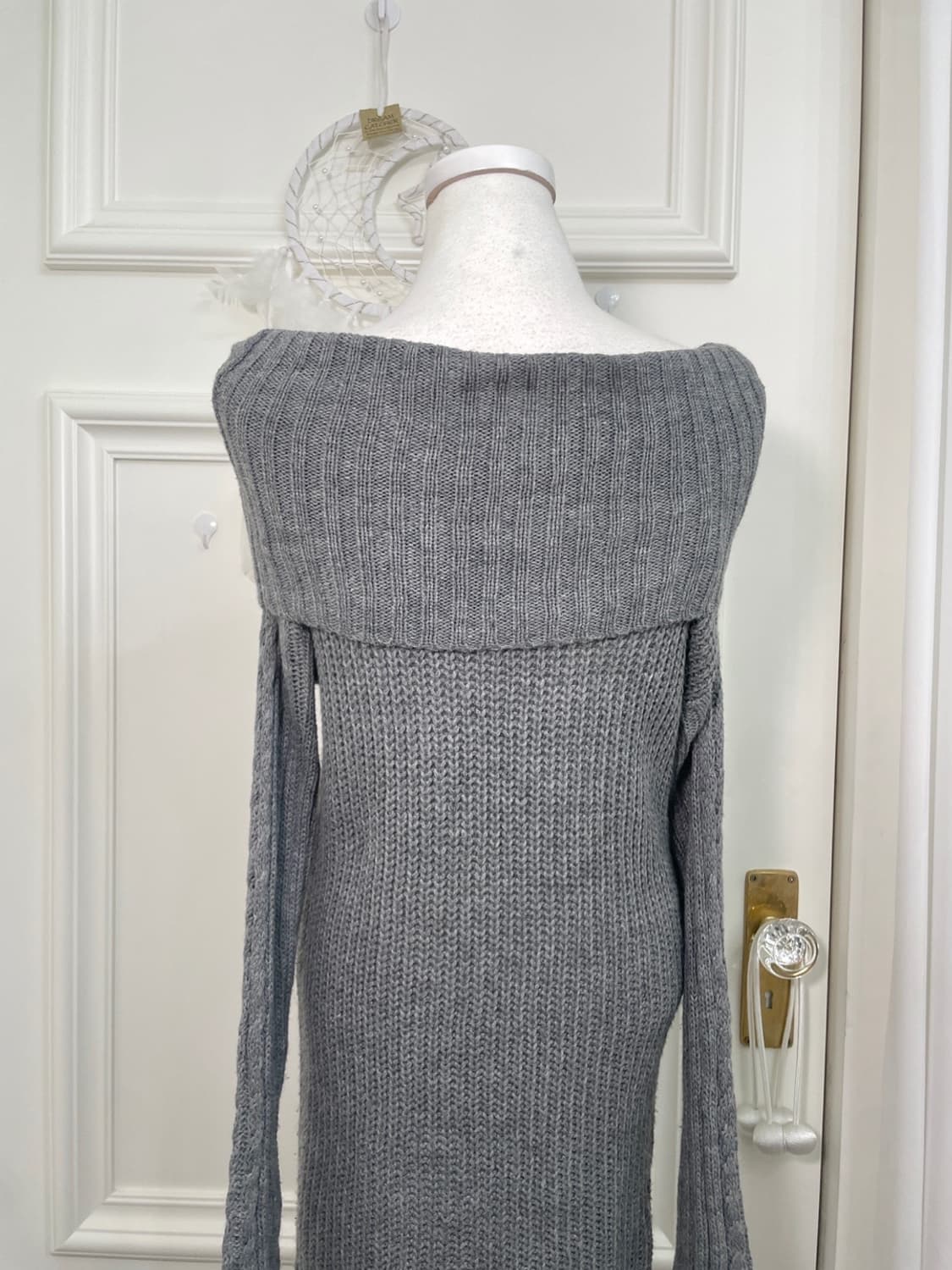 gray off-shoulder side-slit sweater opc 상품이미지4