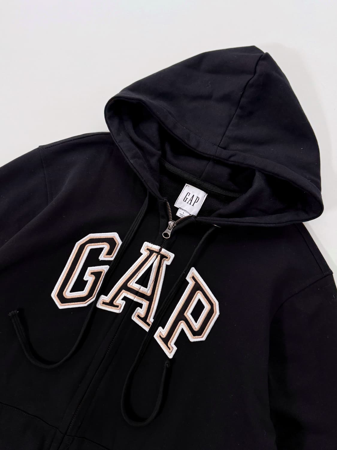 갭 루즈핏 블랙 패치 로고 스웻 후드집업 상품이미지2