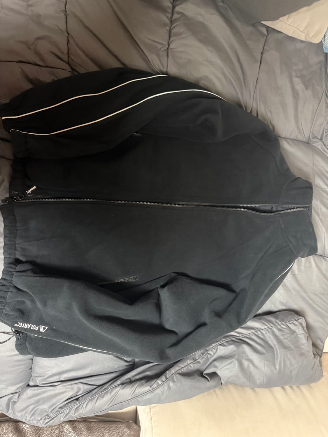 슈프림 폴라텍 리버시블 트랙 재킷 블랙 - 25FW 상품이미지5