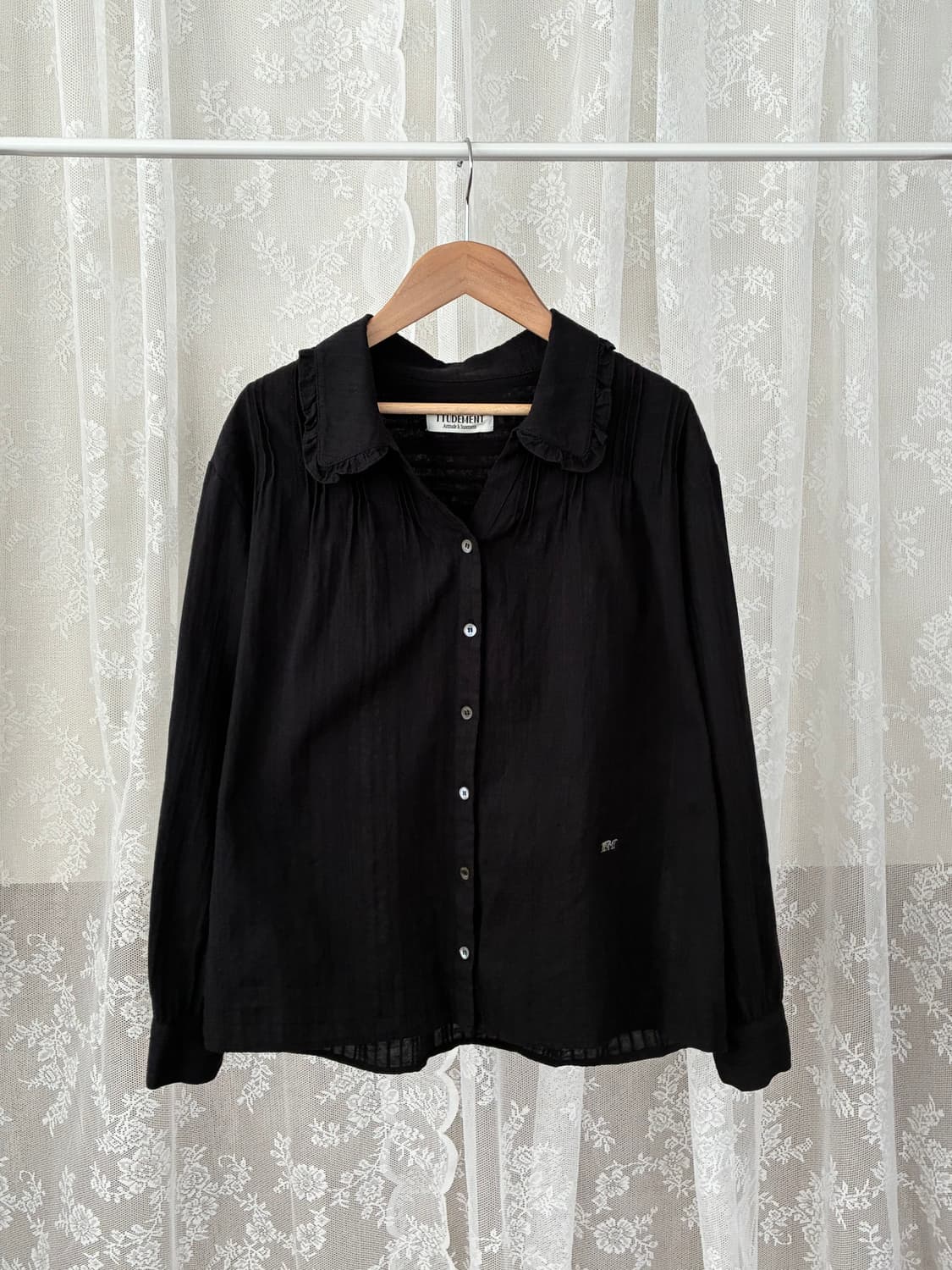 F) 튜드먼트 빈티지 프릴 블라우스 블랙 상품이미지1