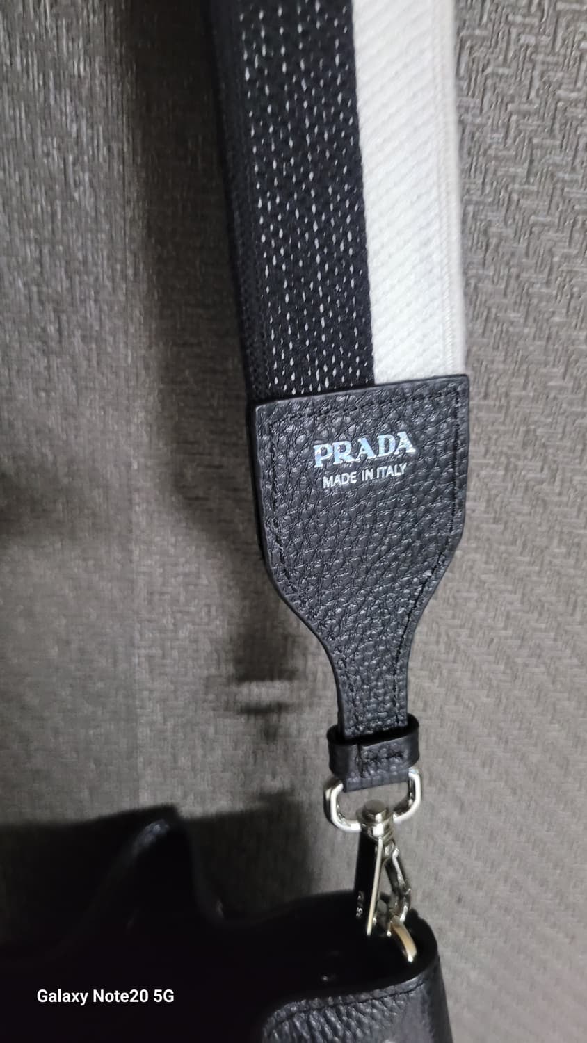 프라다 다이노 버킷 숄더백 상품이미지6