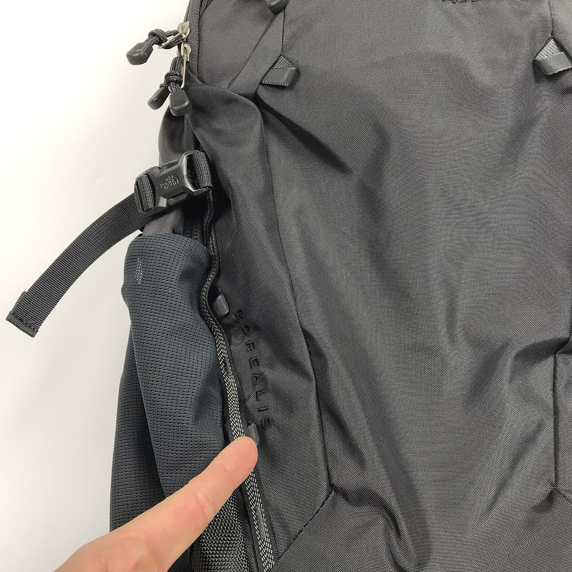 노스페이스 보레알리스 회색 백팩 가방 상품이미지4