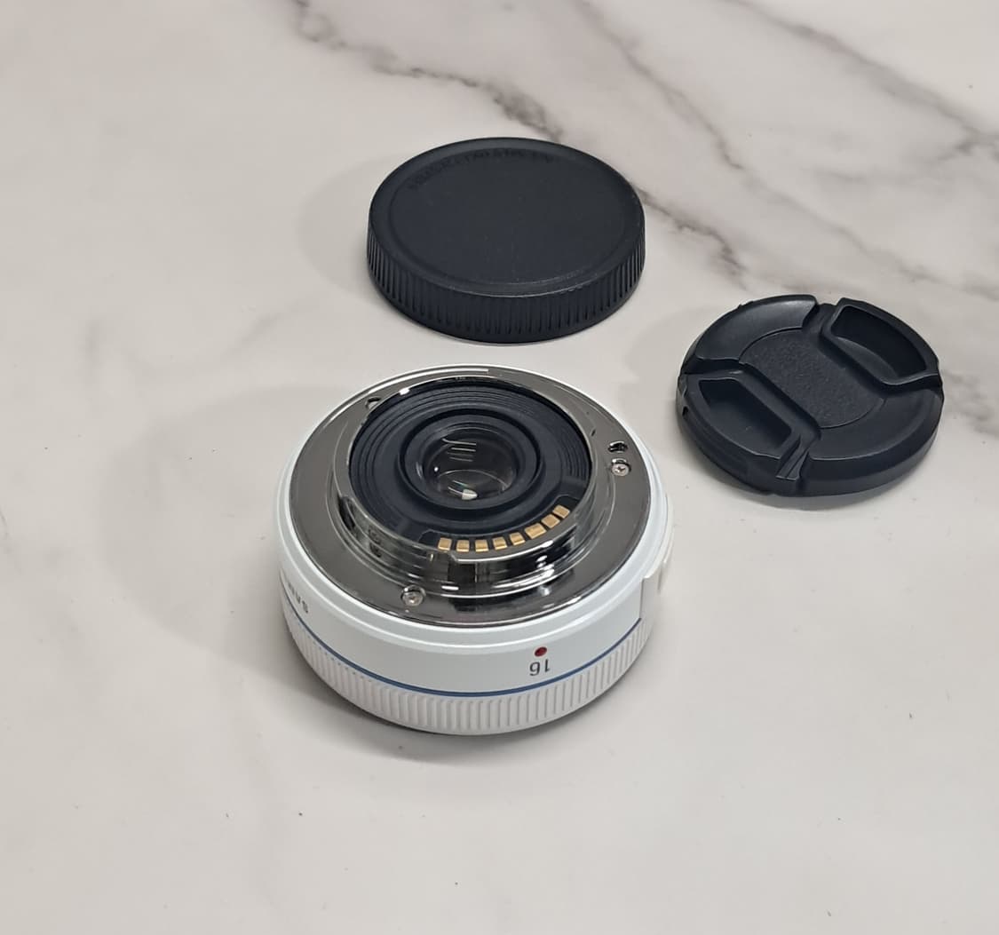 상태 좋은 삼성 16mm 미러리스 단렌즈 F2.4 상품이미지6