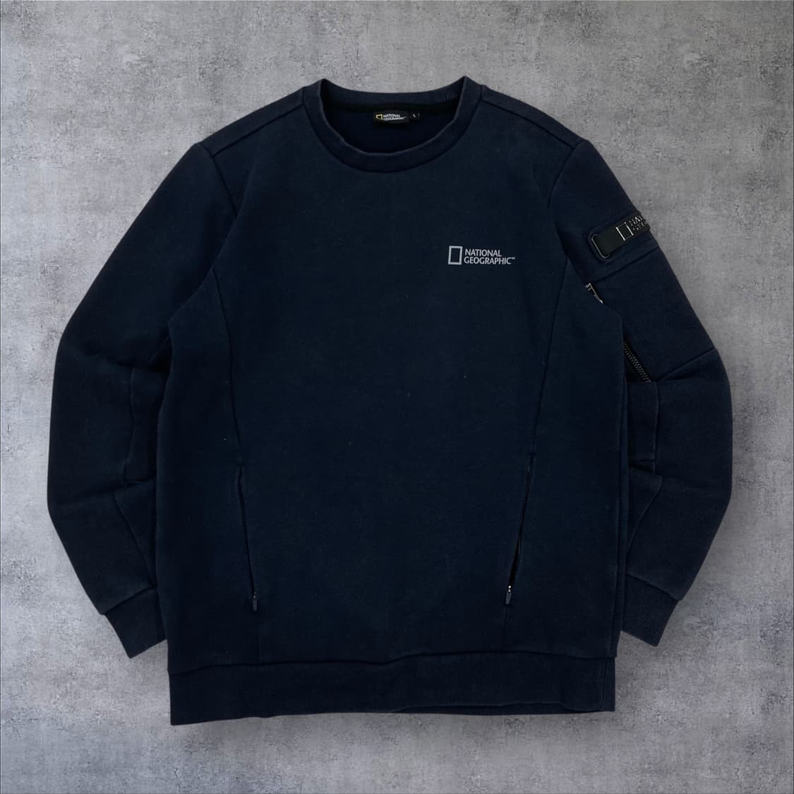 내셔널 지오그래픽 빅로고 와펜 네이비 맨투맨 상품이미지2