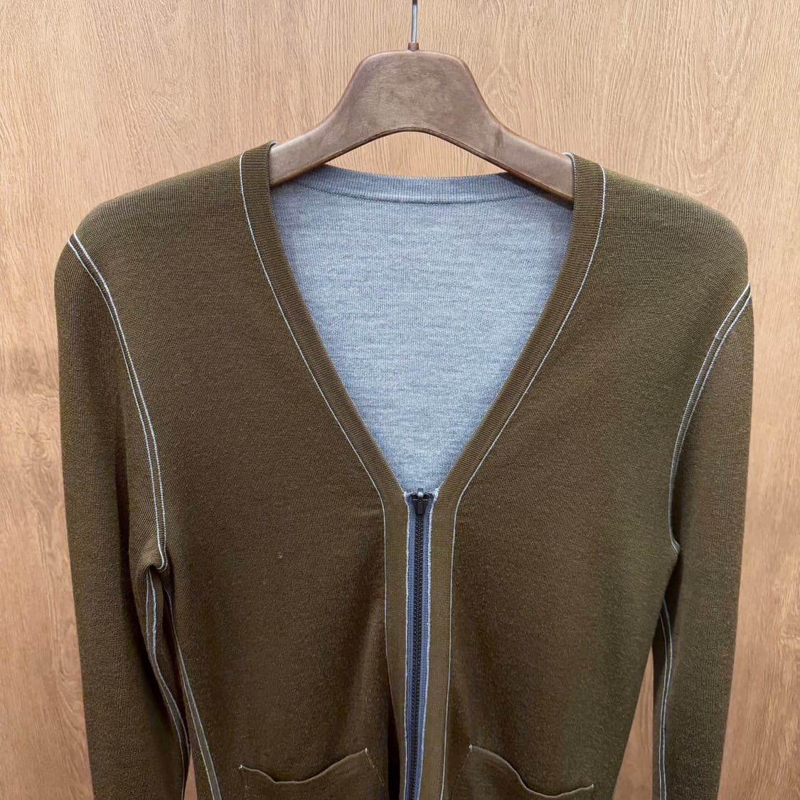 조셉 리버시블 니트 집업 가디건 배색 스티치 라인 디테일 카키 그레이 상품이미지4