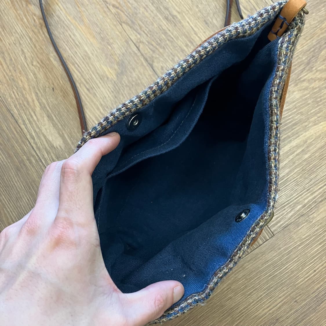 N79 해리스트위드 크로스백 상품이미지4