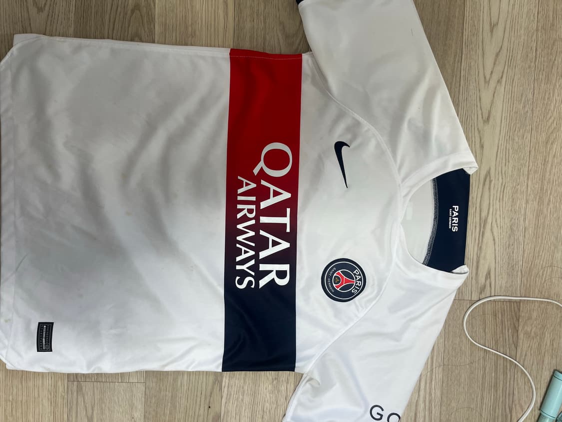 나이키 PSG 23/24 이강인 마킹 어웨이 유니폼입니다 상품이미지1