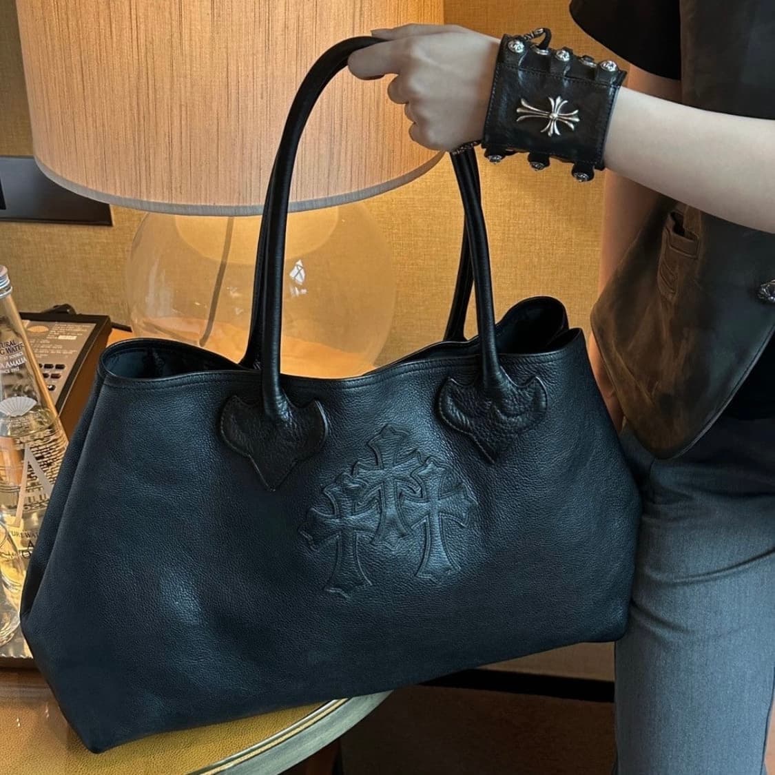 [ONE SIZE] 크롬하츠 세메터리 크로스 레더 패치 레더 토트백 상품이미지2