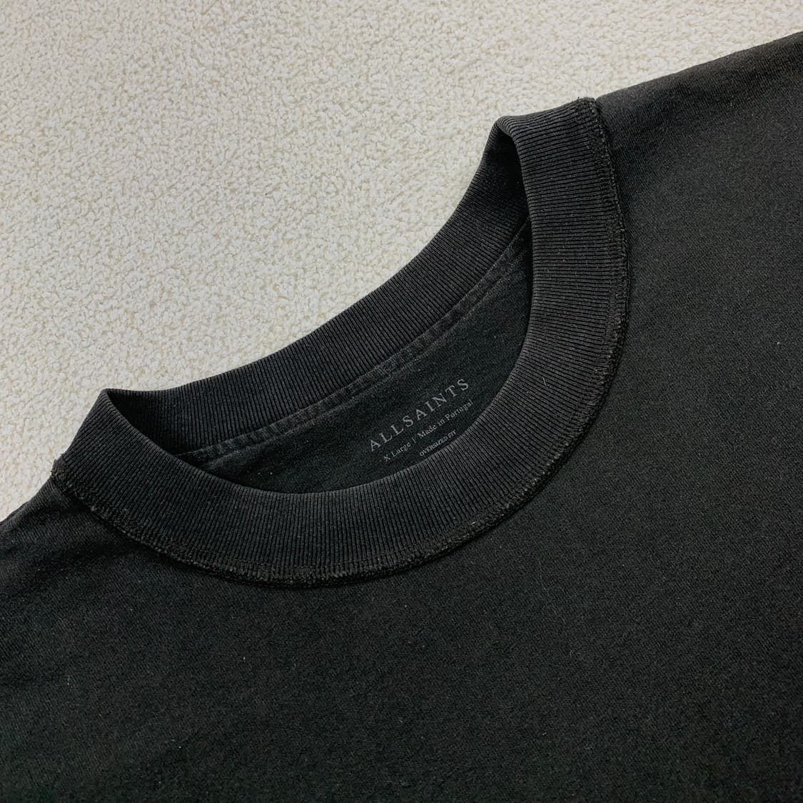 올세인츠 워시드 블랙 박시핏 롱슬리브 티셔츠  상품이미지3