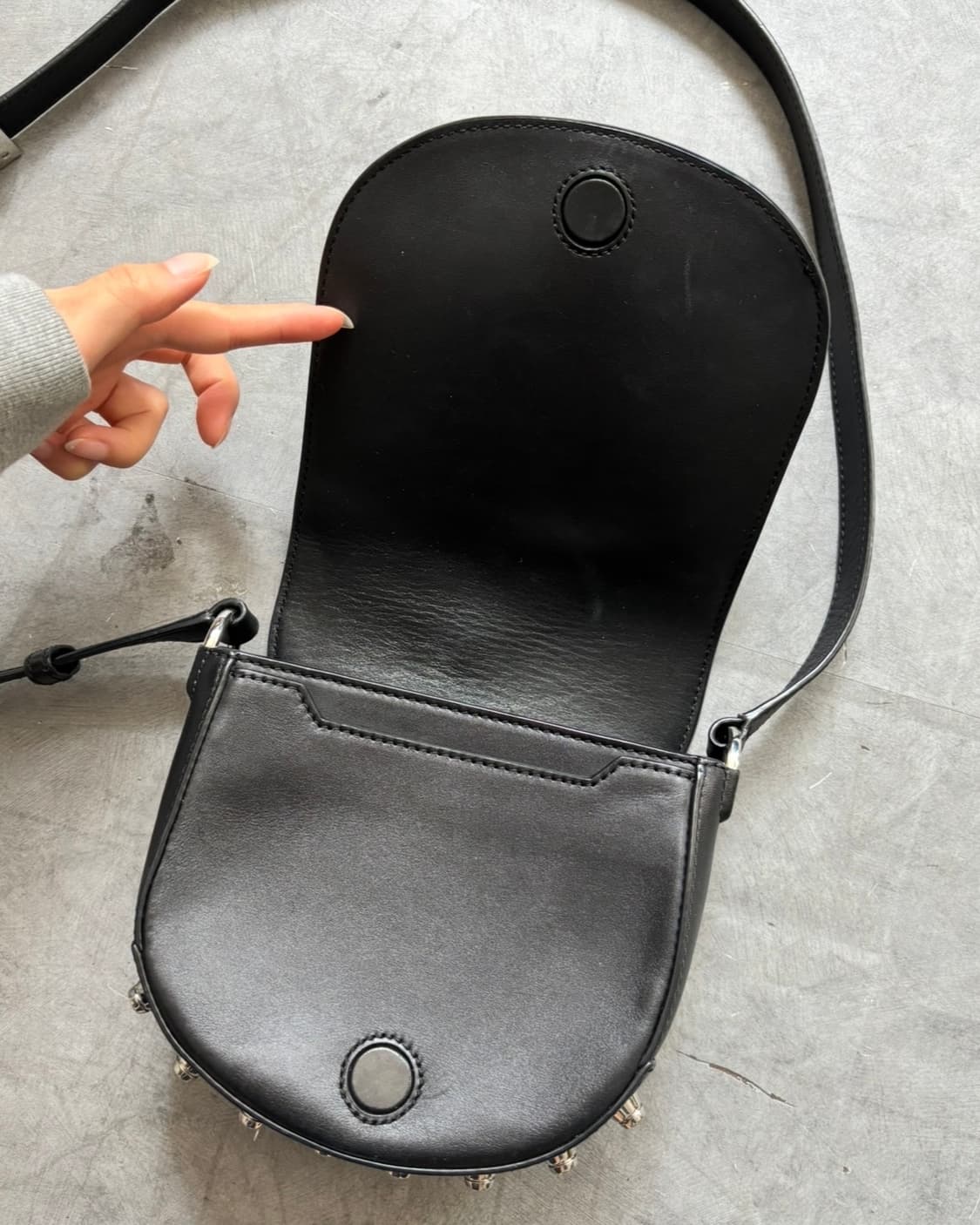 Alexander Wang 알렉산더왕 블랙 리아 스터드 크로스백 상품이미지4