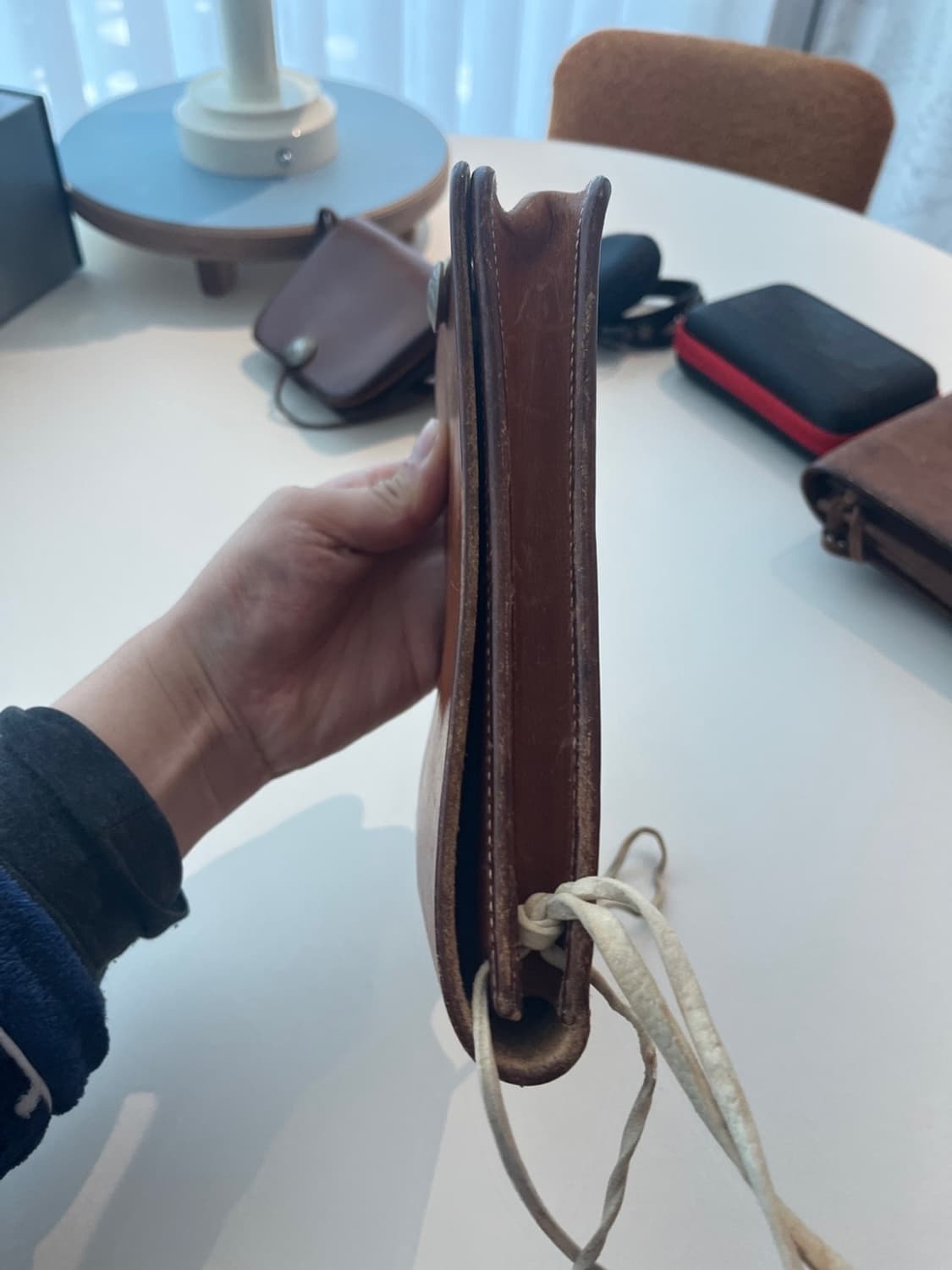 고로스 내츄럴 새들레더 콘초 벨트루프 메디슨 백 L 상품이미지6