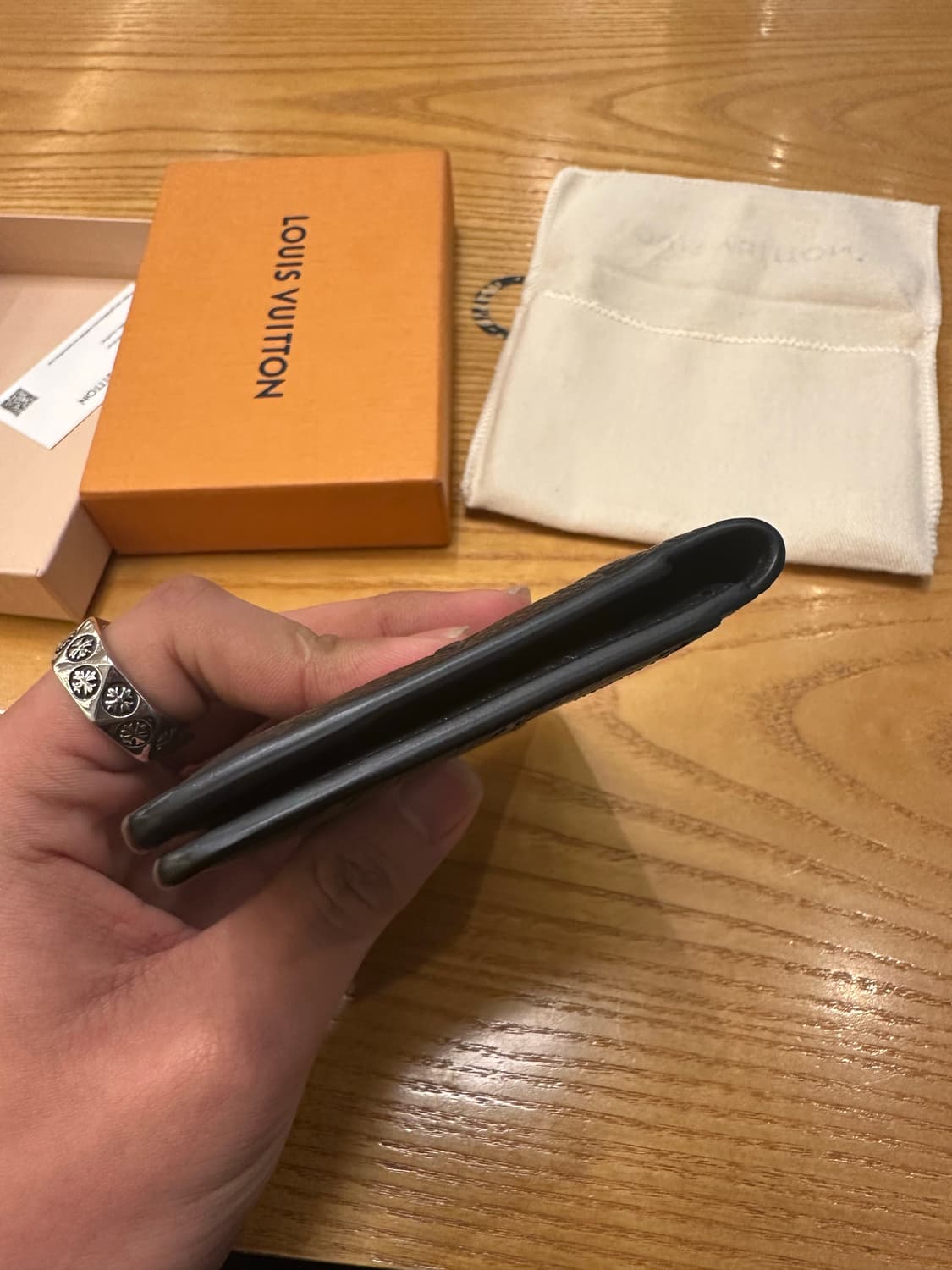 루이비통 쉐도우 오거나이저 지갑 팔아용 상품이미지5