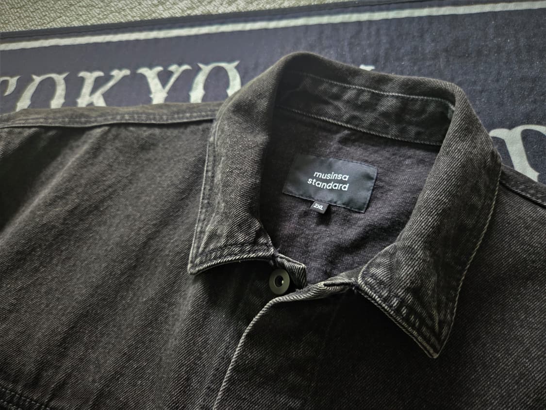 무신사 스탠다드 릴렉스드 데님 트러커 재킷 워시드 블랙  팝니다. 상품이미지2