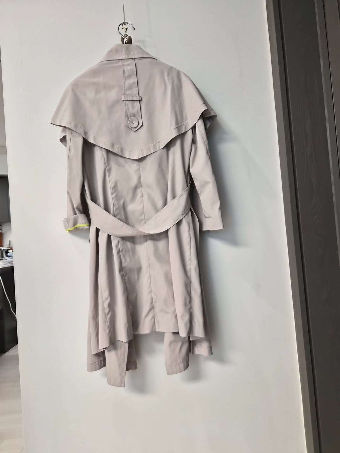 [정품] 디자이너 최수아 배색 케이프 트렌치 코트 상품이미지5