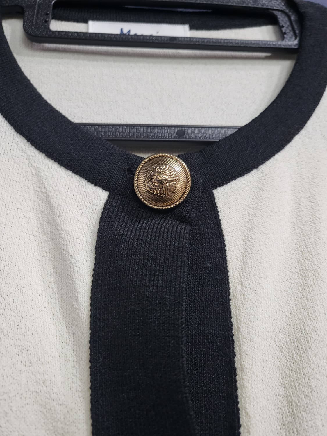 모던한 금장 버튼 가디건 상품이미지3