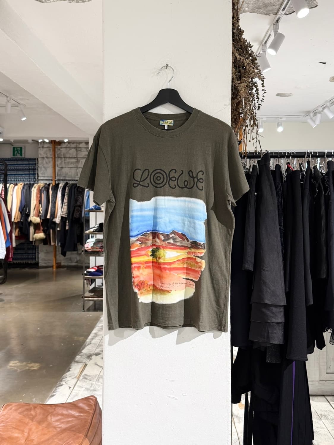 로에베 카키 워터컬러 프린트 하프 슬리브 티셔츠 상품이미지1