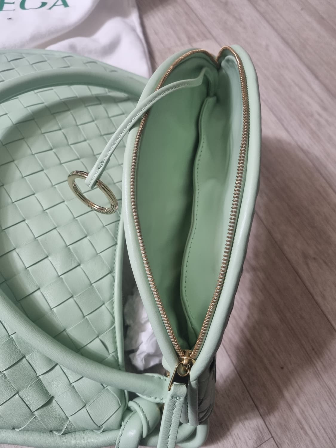 보테가베네타 제멜리 M사이즈 상품이미지4