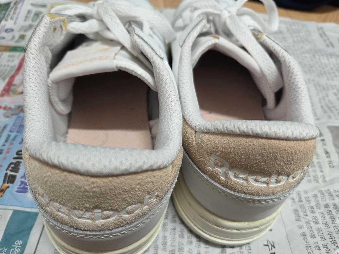 리복 코트 피크 베이지 260 팝니다 상품이미지2