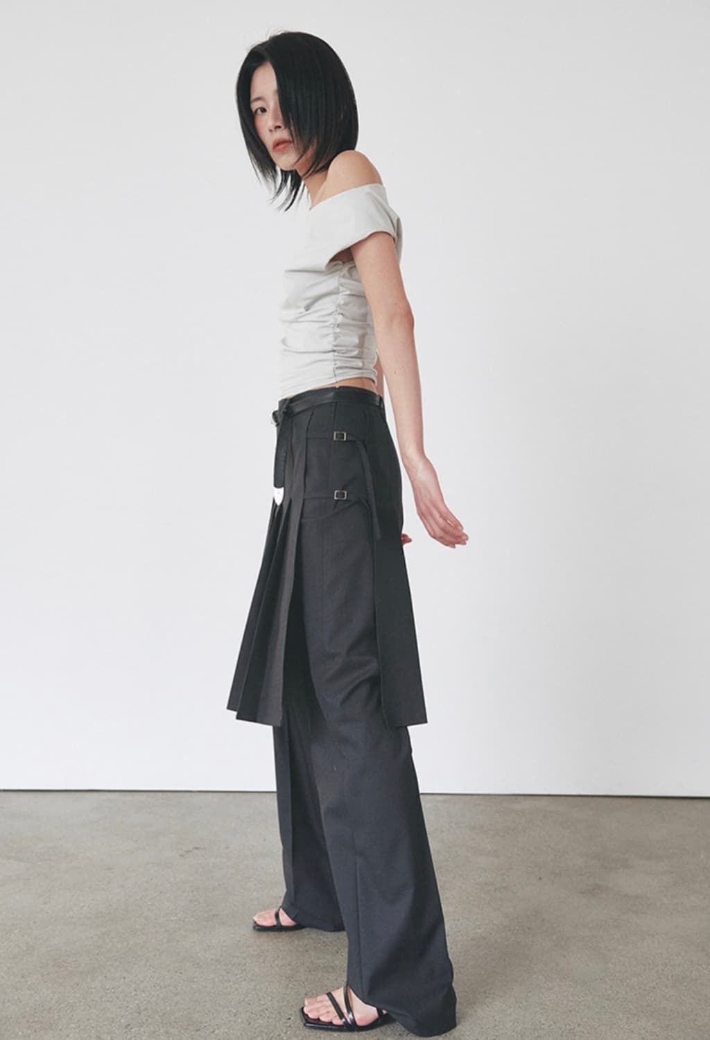 Ordes 오데스 플리츠 스커트 랩 버클 오버 팬츠 치마바지 상품이미지5