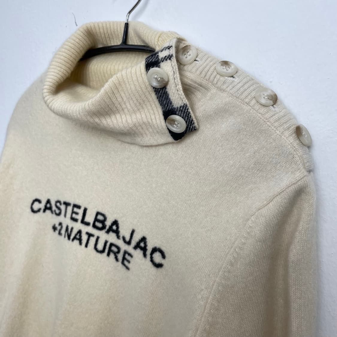 까스텔바작 Castelbajac 아이보리 버튼 하프넥 로고 니트 2 상품이미지5