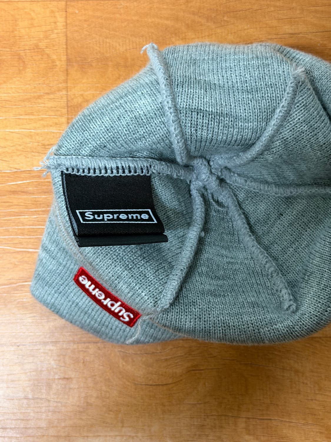 슈프림 뉴에라 바시티 비니 헤더 그레이 - 23FW 투어스 도훈 착용비니 상품이미지7