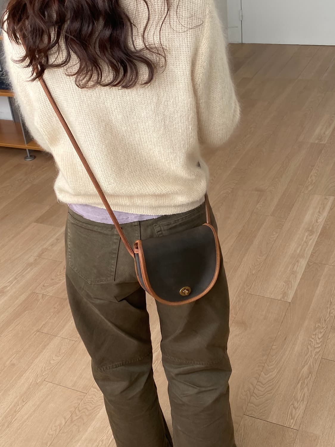 올드 코치 하프문 레더 크로스백 상품이미지10