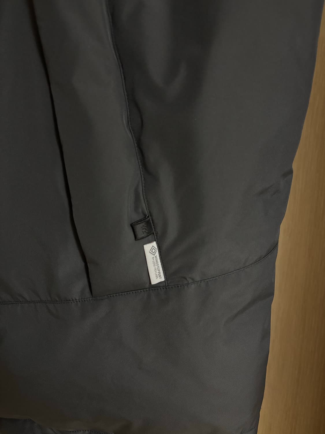 다이와피어39 GORE-TEX 윈드스토퍼 필드 다운베스트 챠콜 상품이미지3