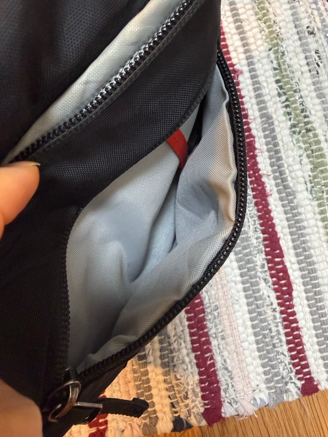 아크테릭스 바디크로스백 급처급처 상품이미지4