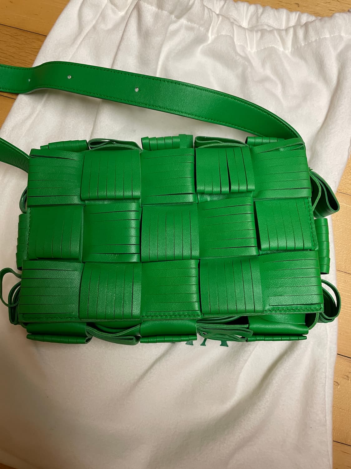 보테가 베네타 Green Intrecciato Fringe bag 상품이미지4