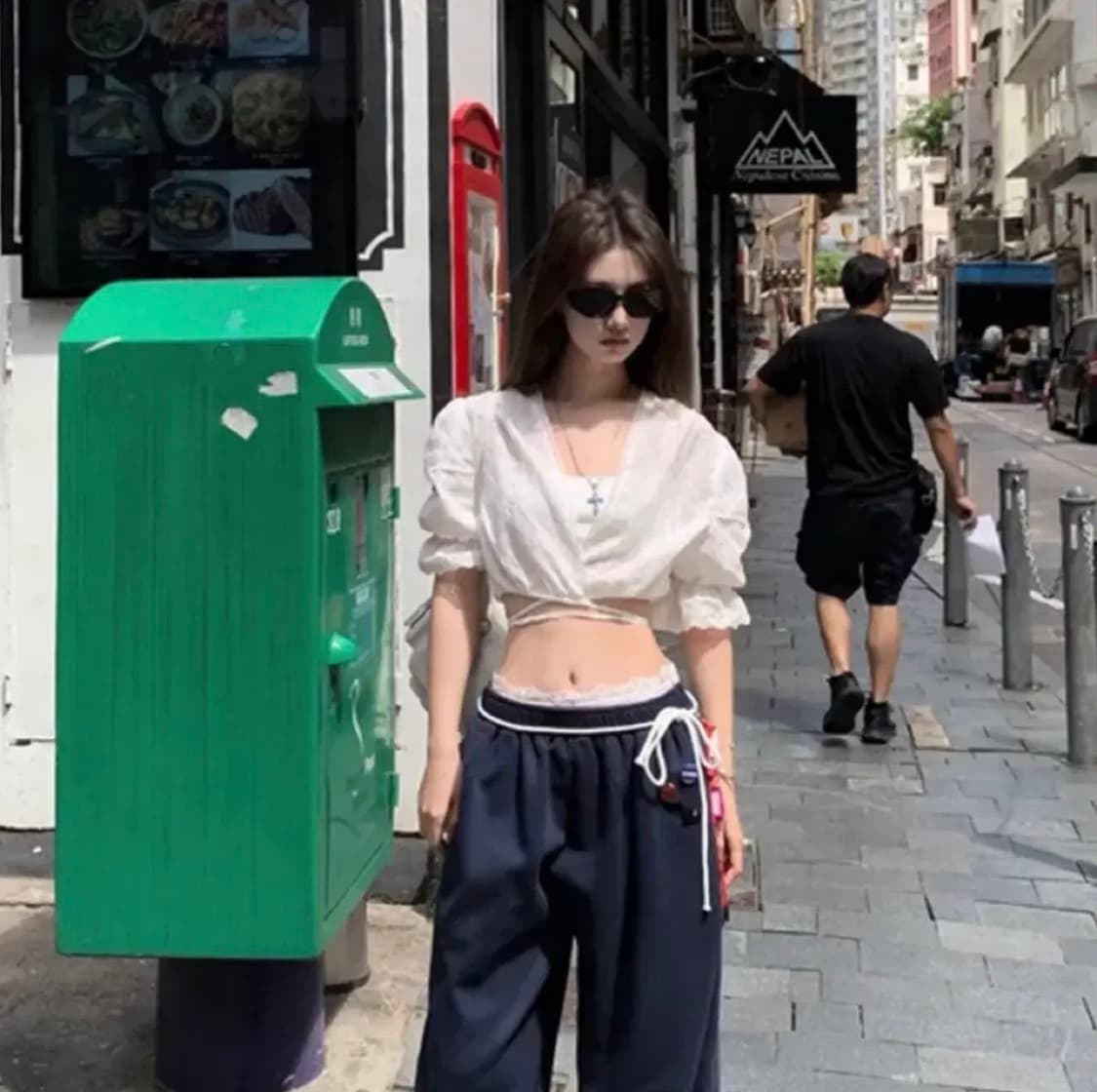 에이블리 레이스 퍼프 스트랩 블라우스 상품이미지1