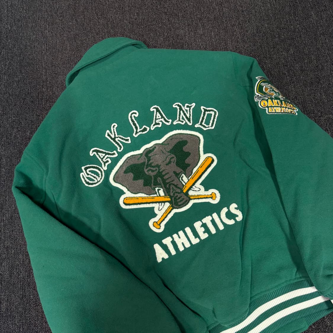 뉴에라 오클랜드 애슬레틱스 플레이풀 바시티 자켓 상품이미지2