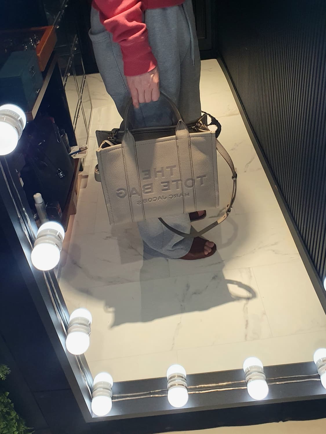 마크제이콥스 더토트백 미디움 상품이미지9