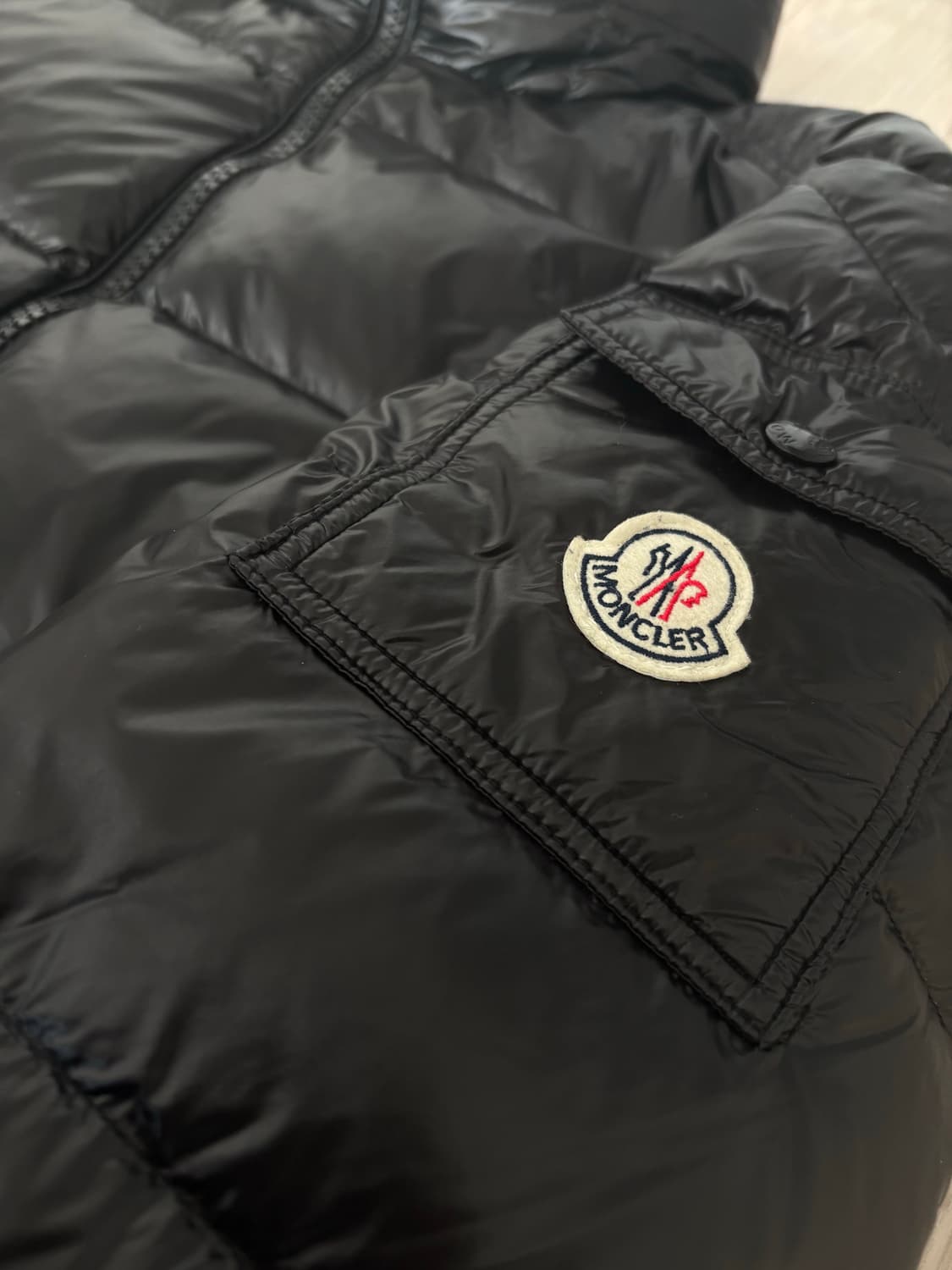 (급처)몽클레어 마야 다운 패딩 자켓 유광 블랙 2사이즈 상품이미지4