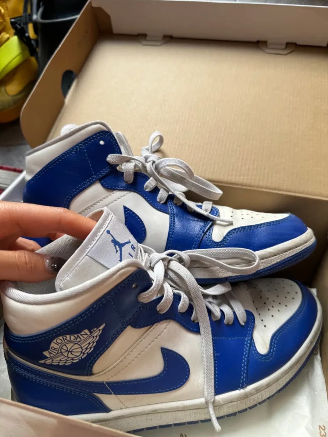 나이키 조던1미드 화이트 하이퍼로얄 (W) 240 상품이미지1