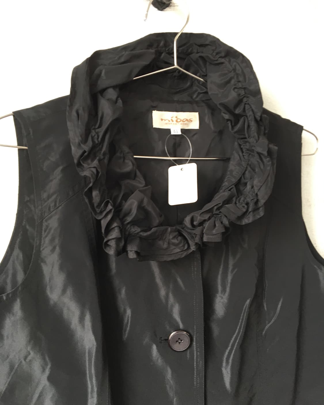 Neck line point glossy vest 상품이미지5