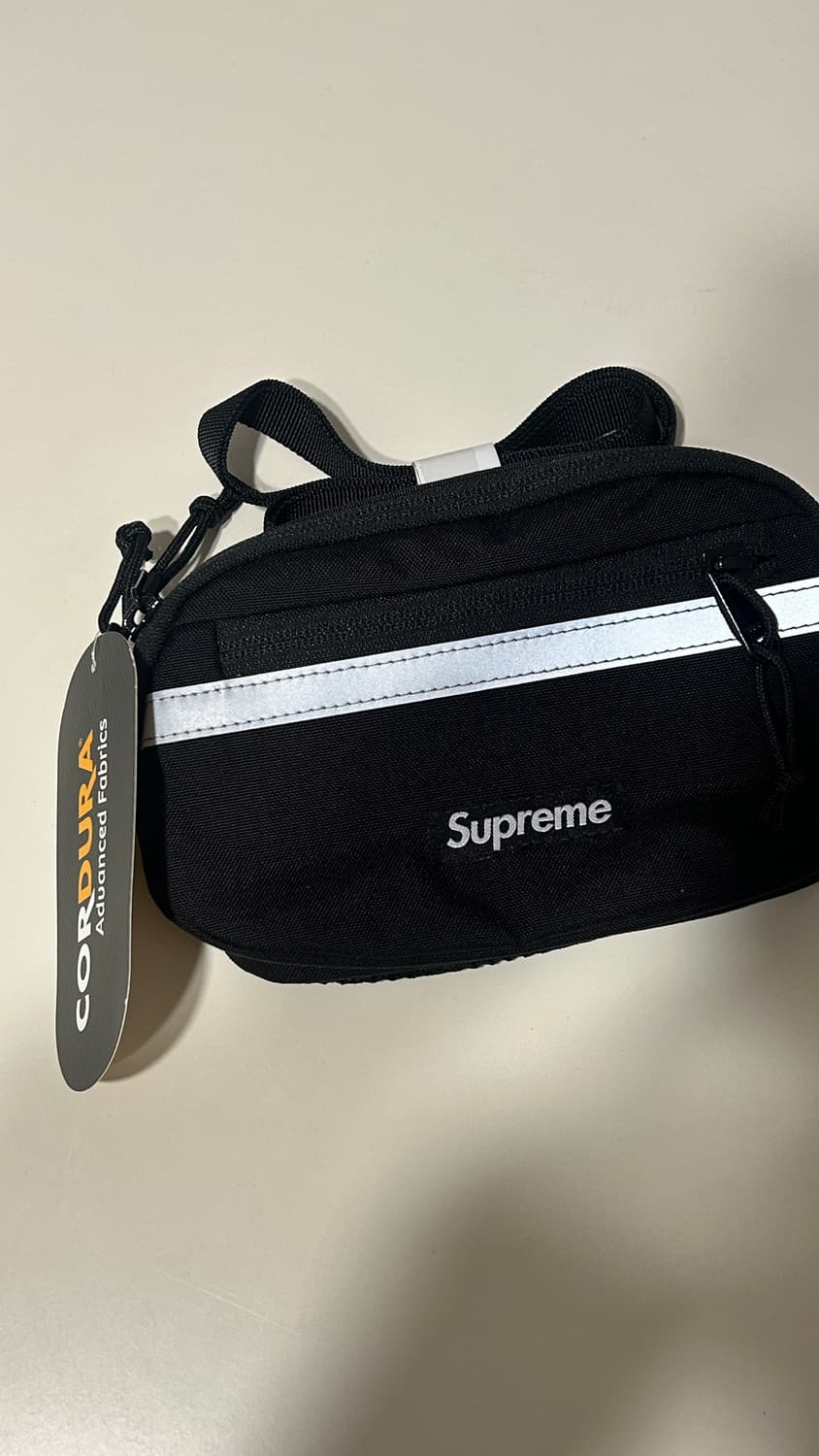슈프림 미니사이드백 24FW 상품이미지1