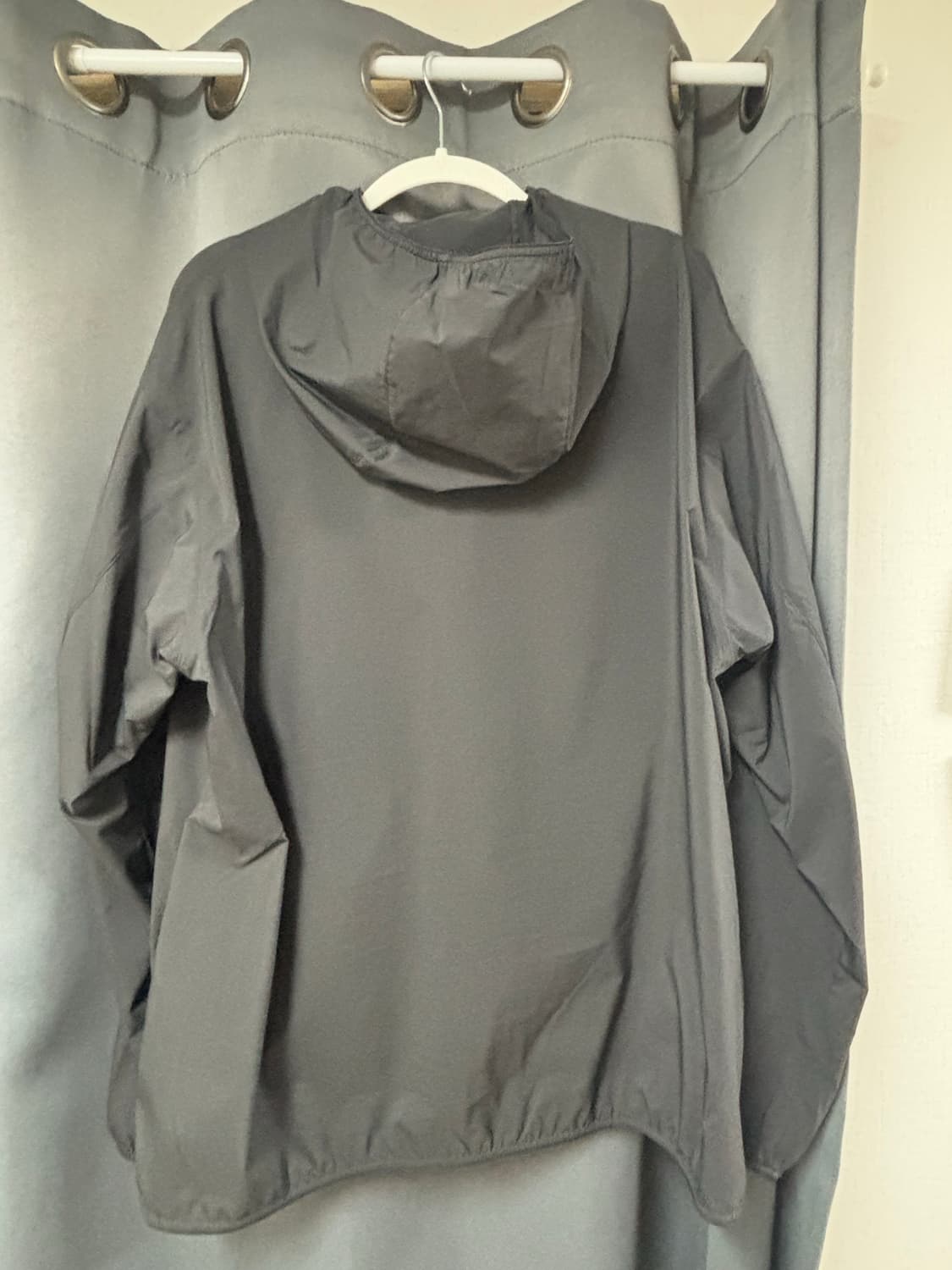 유니클로 uv바람막이 블랙 L 상품이미지2