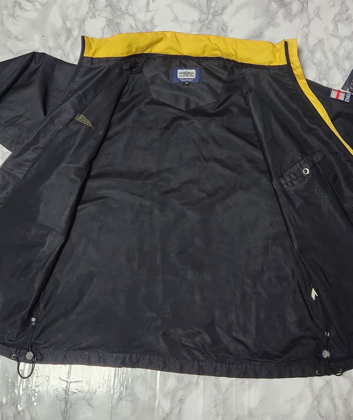 엄브로 잉글랜드 00s 바람막이 검노 자켓
 상품이미지7
