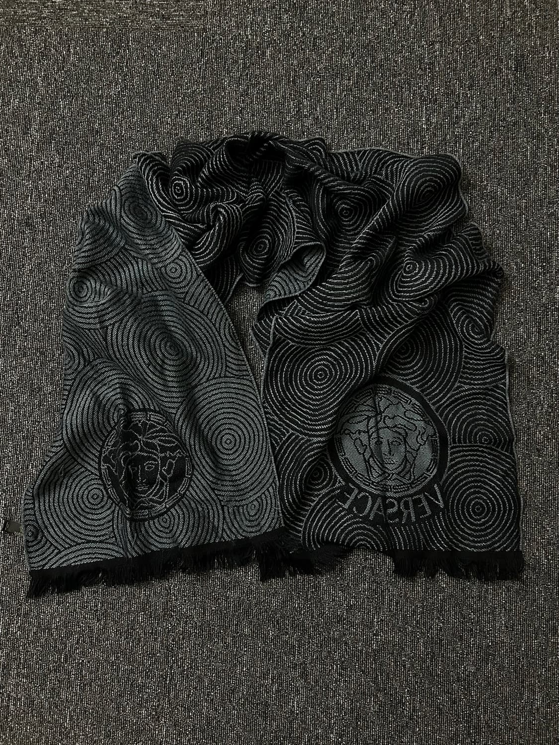 베르사체(Versace) 메두사 머플러 상품이미지1